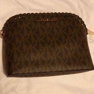 ✨SALE✨BRAND NEW MK CROSS BODY